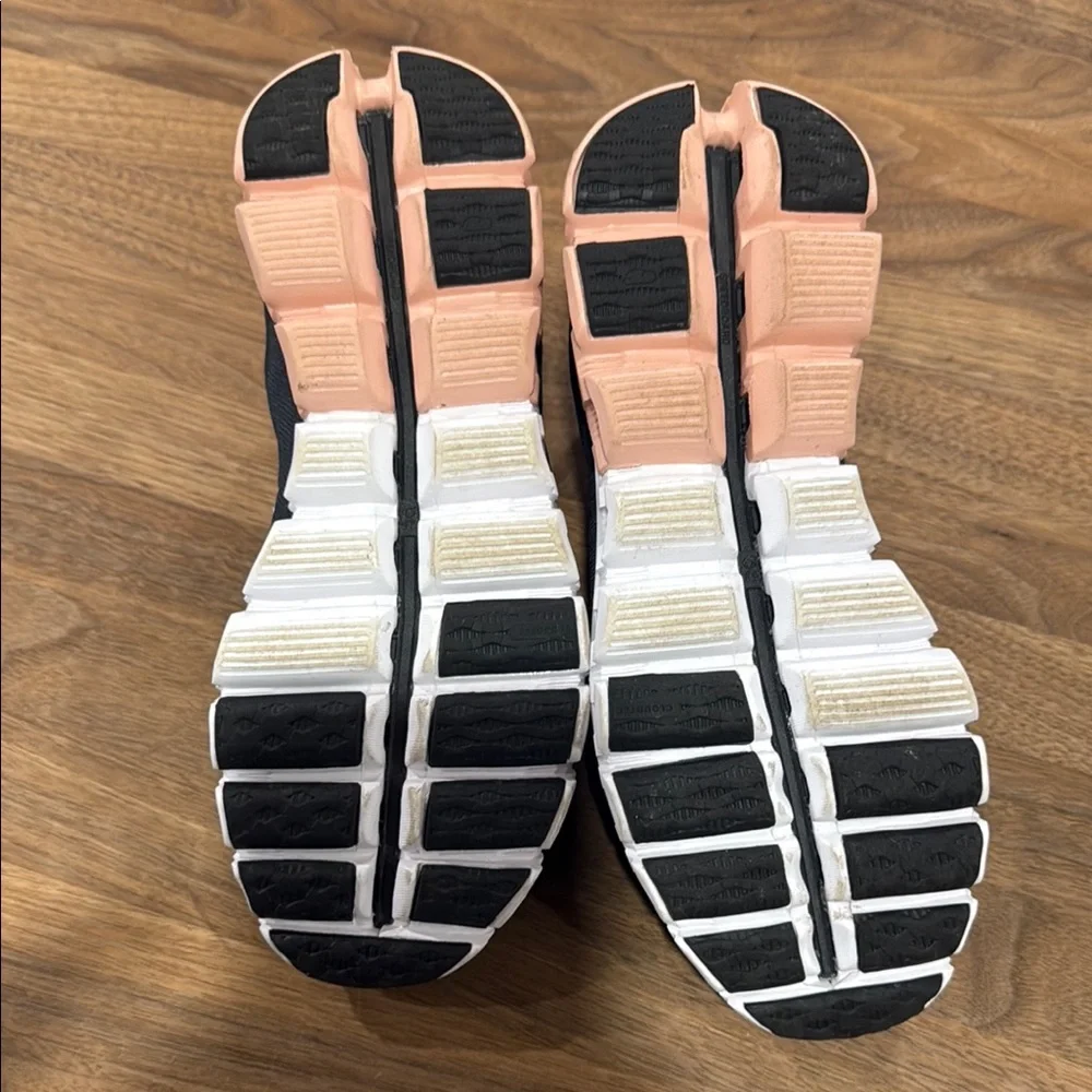 On cloud Running Women's Black and Pink Running Shoes - Picture 3 of 3